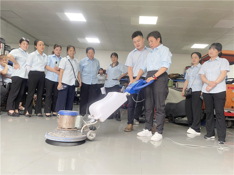 <b>操作技能培训</b>